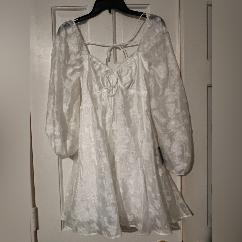 ✨LULUS✨ puffy long sleeve floral white bridal shower dress 

NWT 

SIZE SMALL